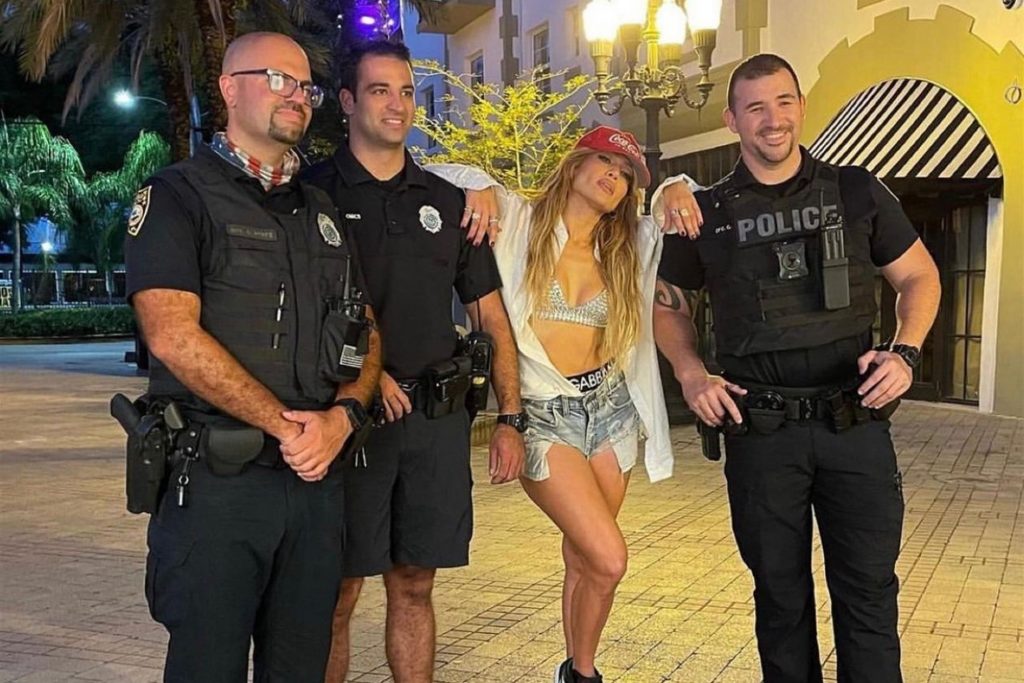Conoce qué hacen Jennifer López y Rauw Alejandro en Miami Beach