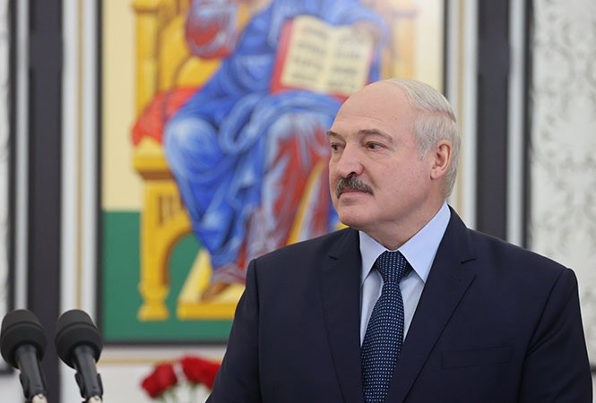 Lukashenko agita el espantajo de la guerra mientras su popularidad cae