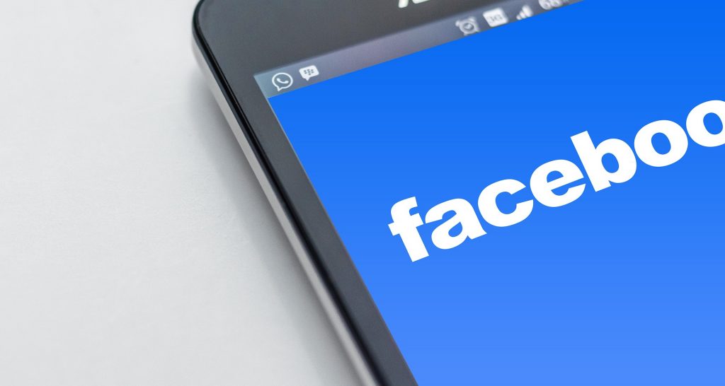 Imponen multa millonaria a Facebook en Austria por la compra de Giphy