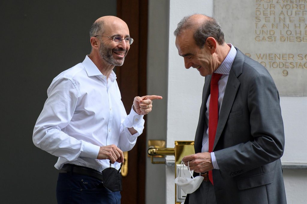 Continúan negociaciones para establecer acuerdo nuclear con Irán tras la victoria de Raisí
