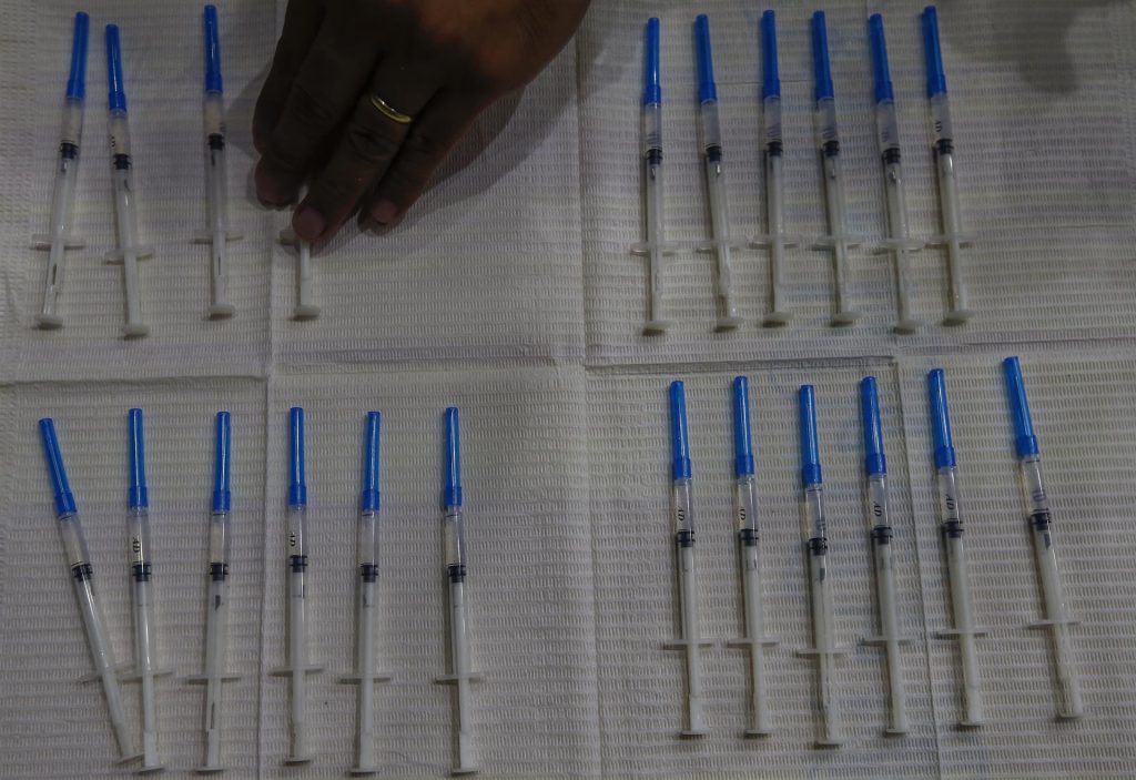 Pfizer estudia la seguridad de una tercera dosis contra las variantes