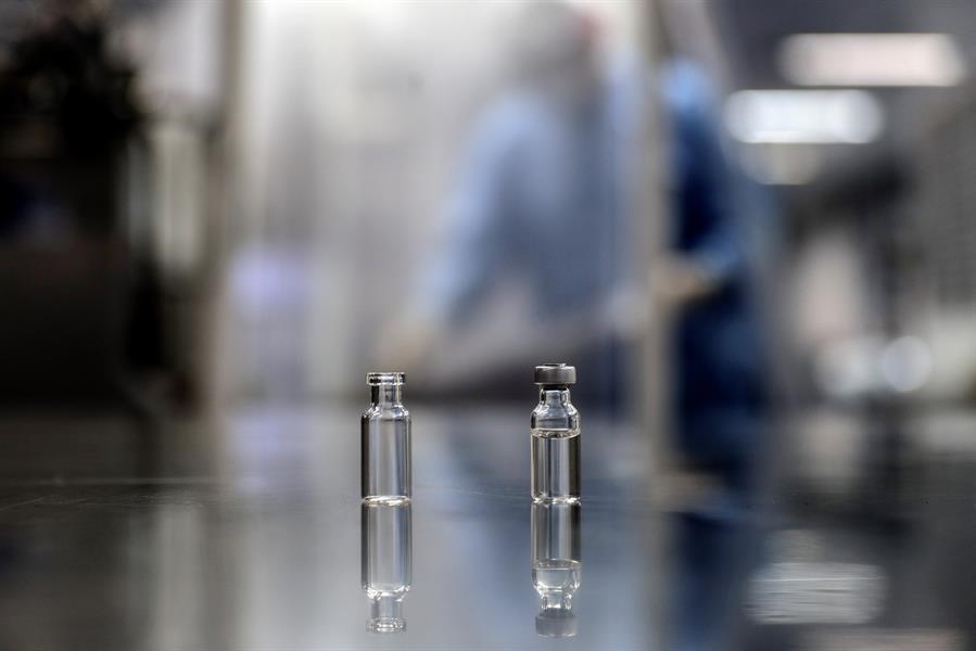 OMS afirma no debe exigirse a viajeros la vacuna porque no está disponible globalmente todavía