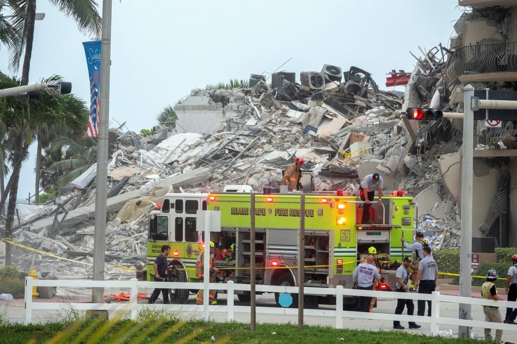 Desapareció, se borró supervivientes del derrumbe del edificio en Surfside están en shock