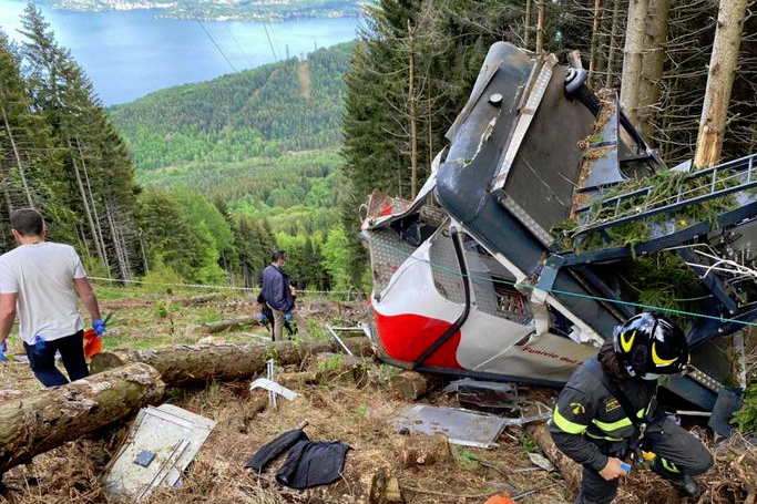 Dan de alta al niño que sobrevivió al accidente de teleférico en Italia