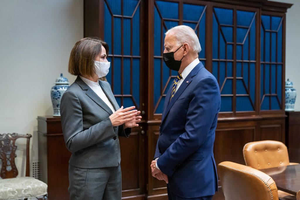 Biden se reunió con la bielorrusa Svetlana Tikhanovskaya