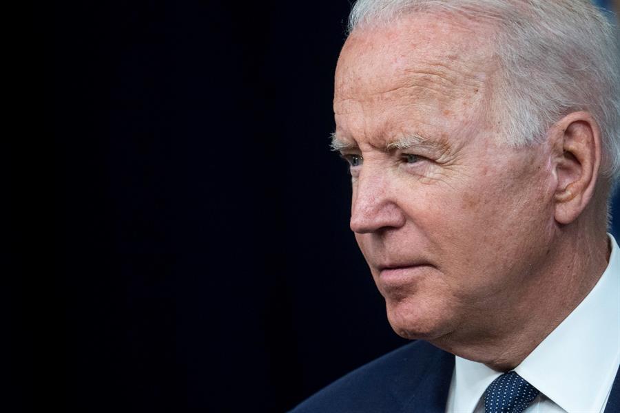 Biden suplica a los escépticos que se vacunen para frenar la variante delta