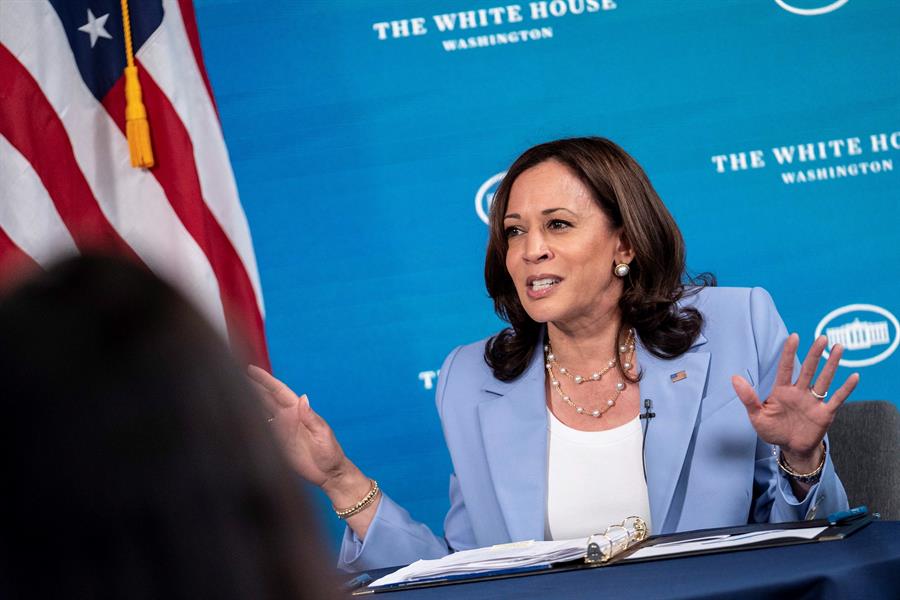 La Casa Blanca defiende a Harris ante los rumores sobre tensión en su oficina