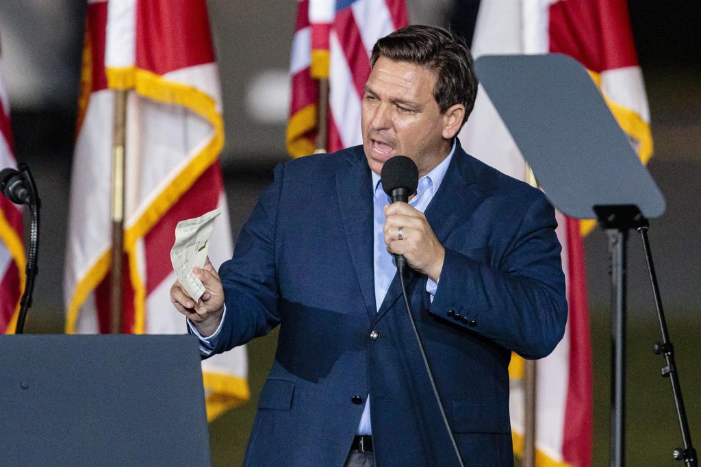 DeSantis urge a Biden proveer internet al pueblo de Cuba