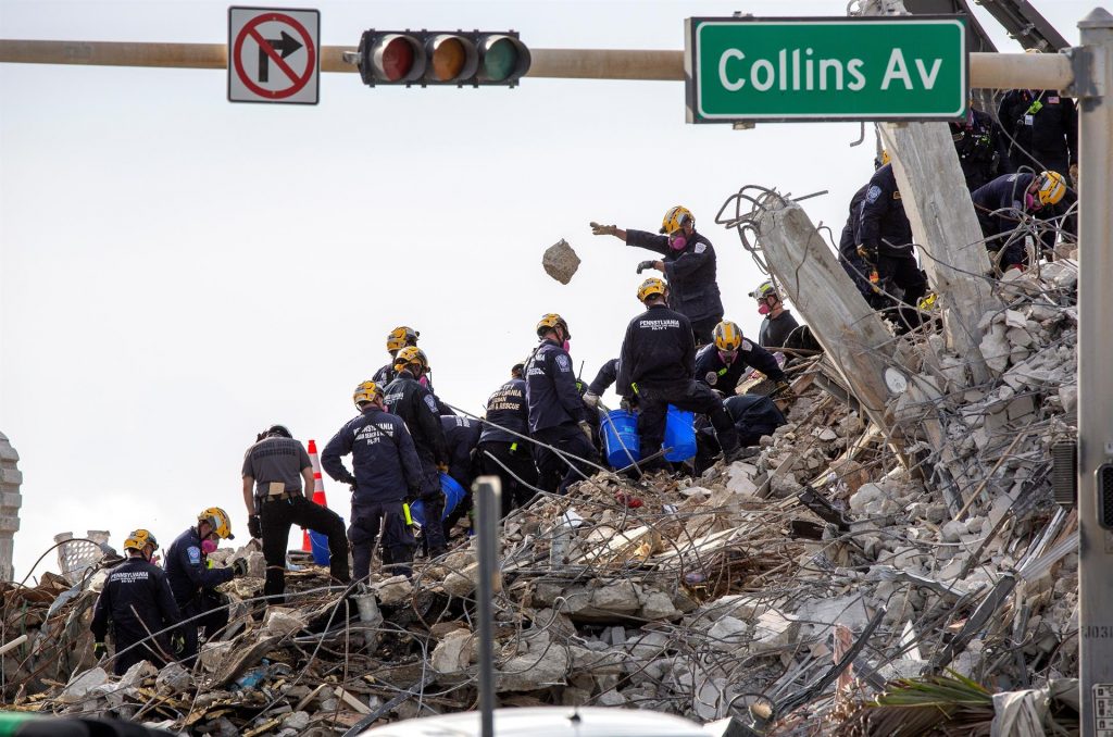 Aumentan a 36 los cuerpos hallados en derrumbe de Surfside