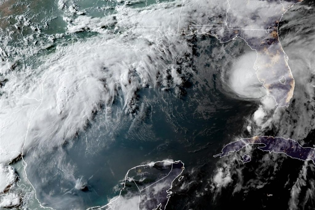 Elsa se fortalece y pone en alerta al estado de Florida