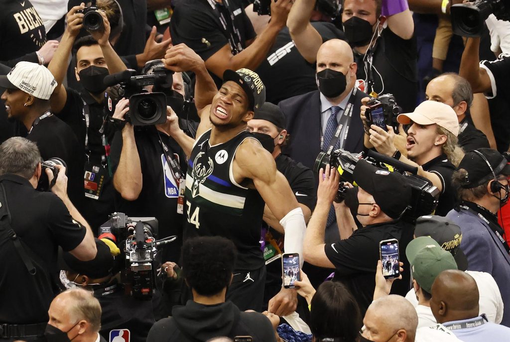 En el Olimpo de la NBA reina un héroe joven y modesto Giannis Antetokounmpo