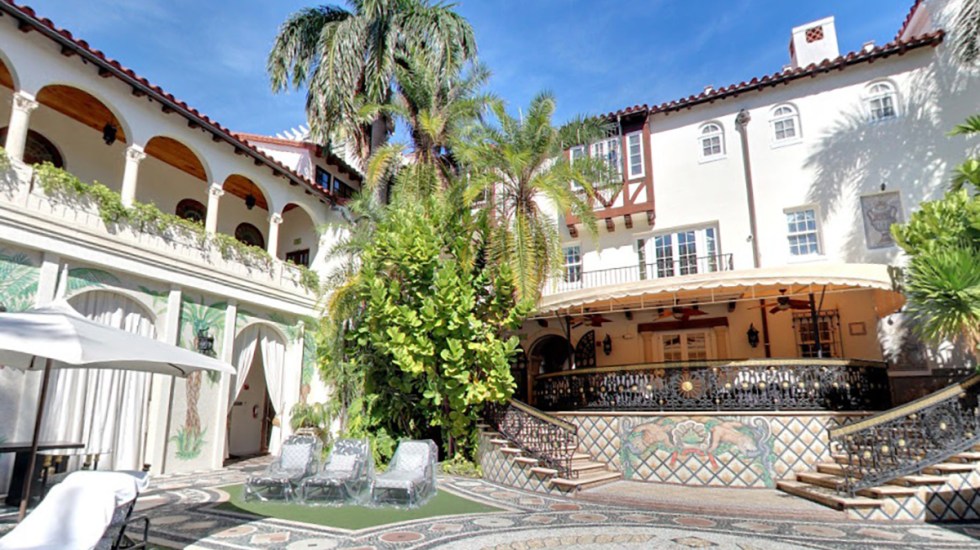 Hallan 2 cadáveres en la antigua mansión Versace de Miami Beach