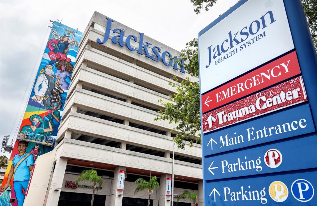 Hospitales Jackson de Florida elevan a "alta" la amenaza de COVID-19