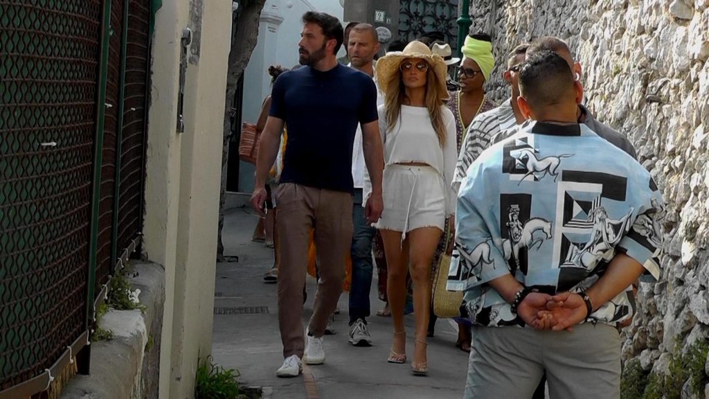 Jennifer Lopez y Ben Affleck pasean juntos en la isla de Capri