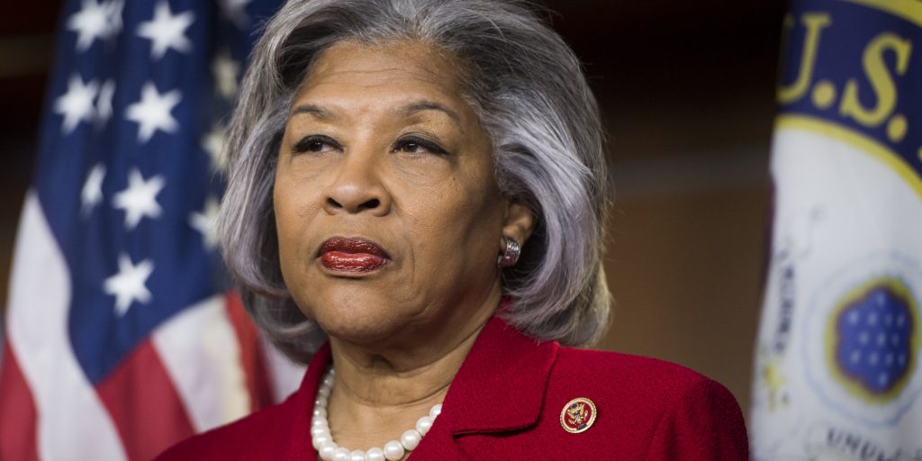 Arrestan en protesta a Joyce Beatty, la líder de los congresistas negros en EEUU