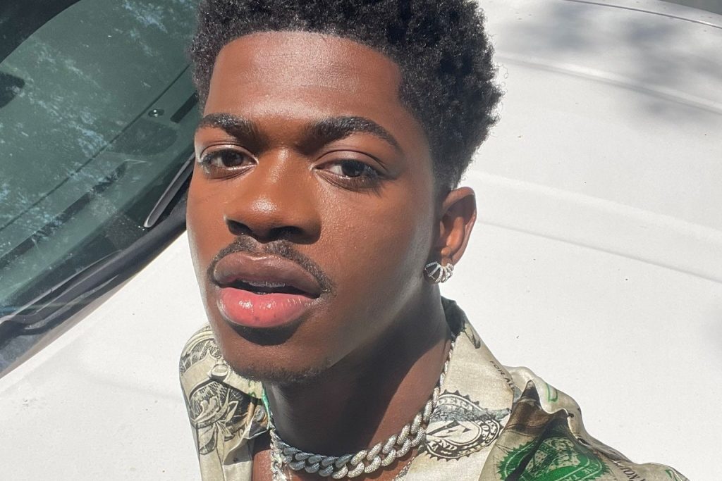 Lil Nas X anuncia canción producida por Kanye West