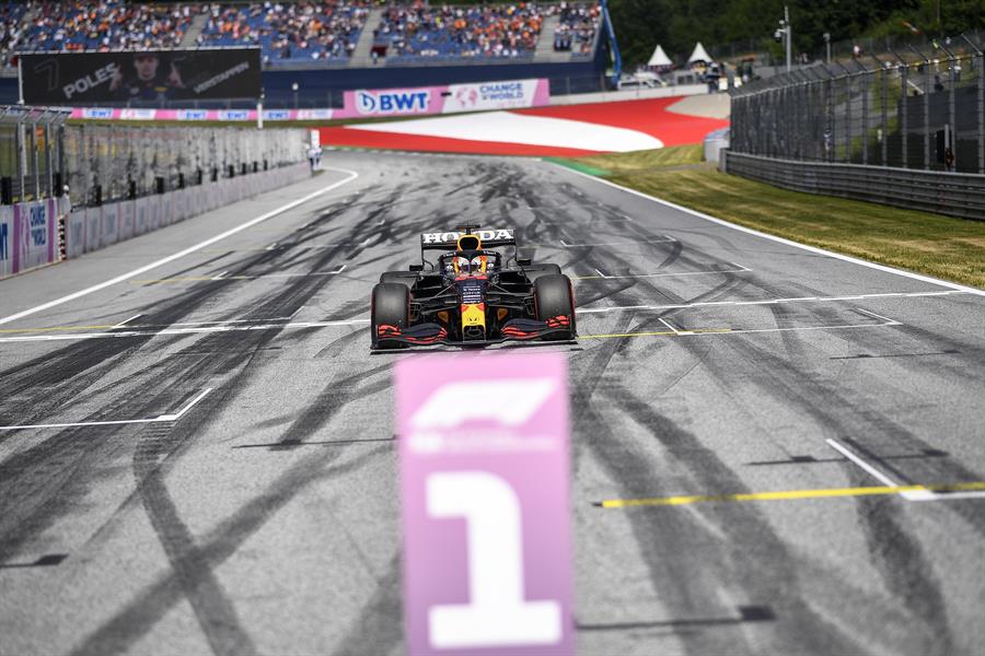 Verstappen logró en Austria su tercera pole seguida de la temporada
