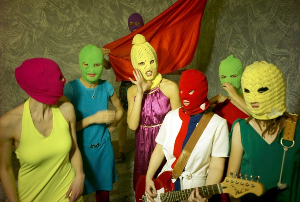 Miembro de Pussy Riot abandona Rusia por la persecución policial