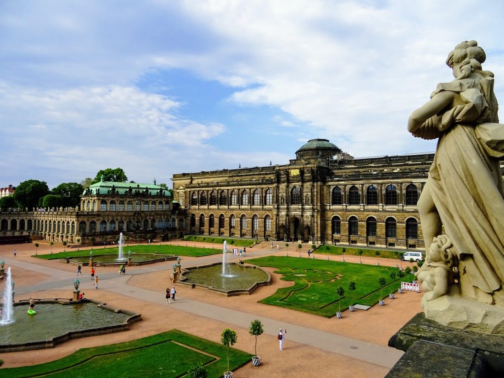 El palacio Zwinger en Alemania tuvo un jardín barroco en el pasado
