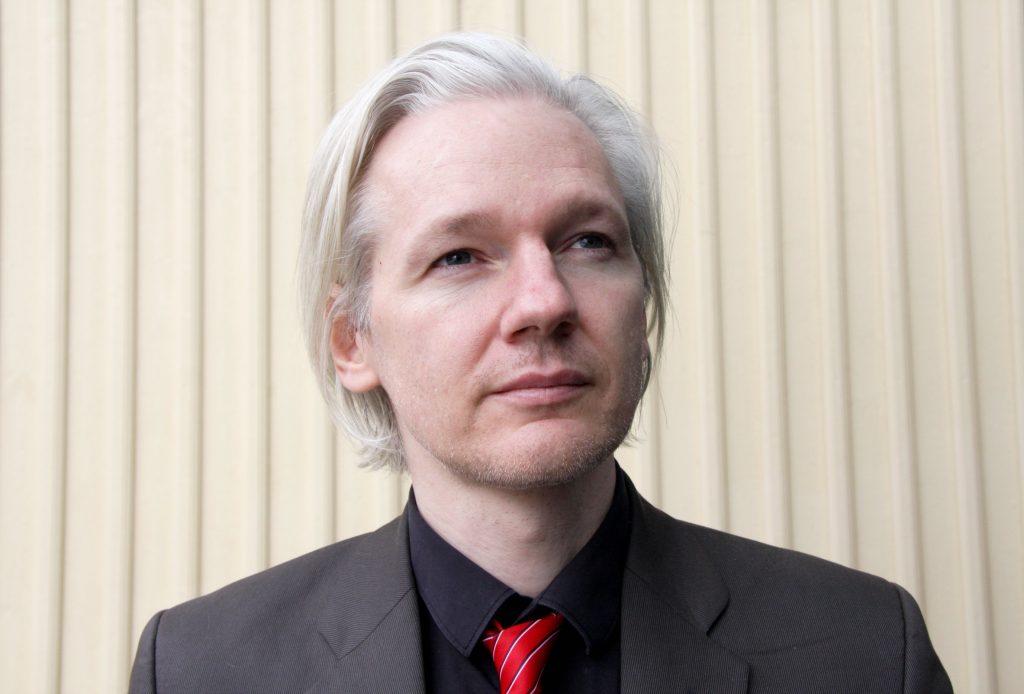 Personalidades imploran a Merkel que ayude a Assange en su visita a EEUU