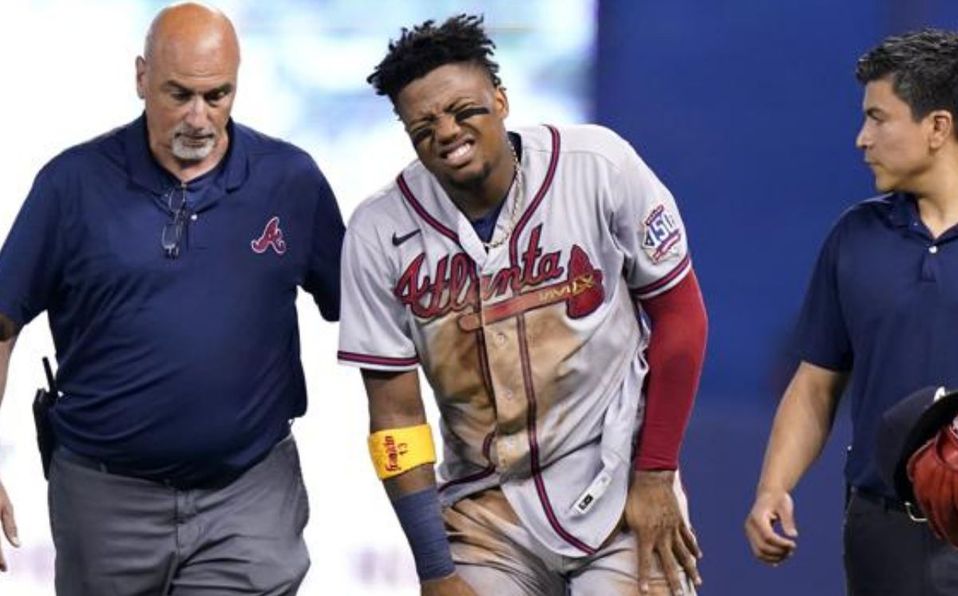 La MLB perdió a una figura latina: Acuña Jr. sufrió un desgarro en la pierna derecha