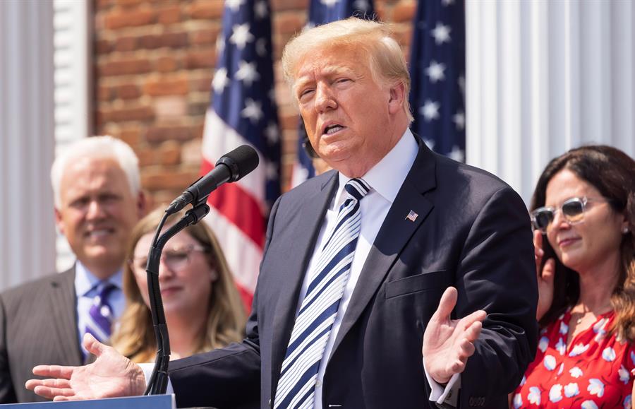 Trump interpone una demanda colectiva contra Facebook, Google y Twitter