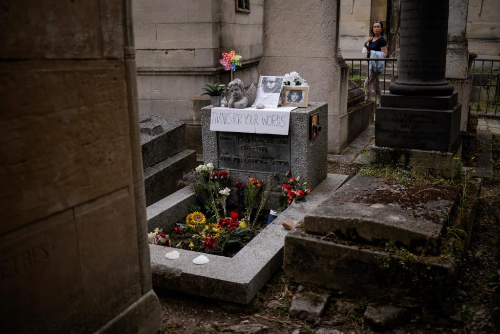 Jim Morrison recibe homenaje por el 50 aniversario de su muerte