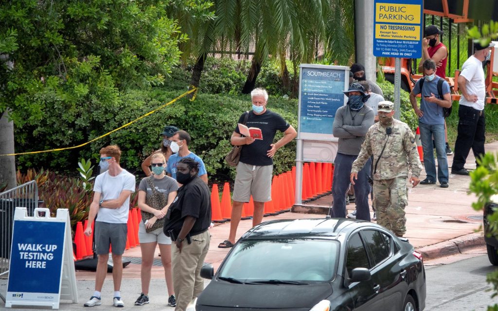 Aumentaron los casos semanales de COVID-19 en Florida