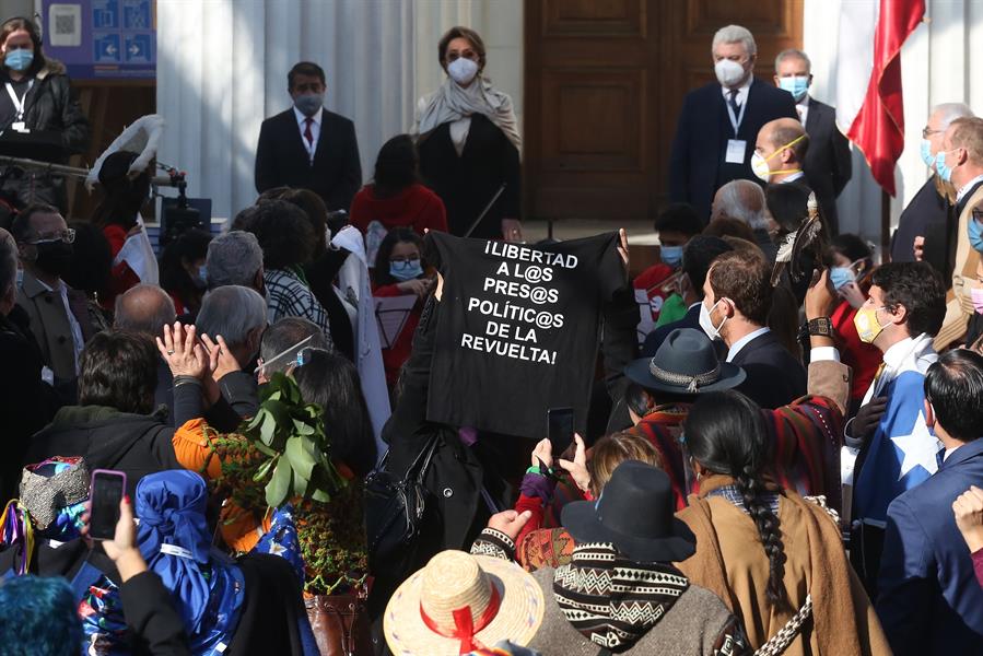 Chile reanuda inicio de convención constitucional tras pausa por protestas