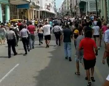 Cubanos protestan contra el Gobierno en distintos puntos de la isla