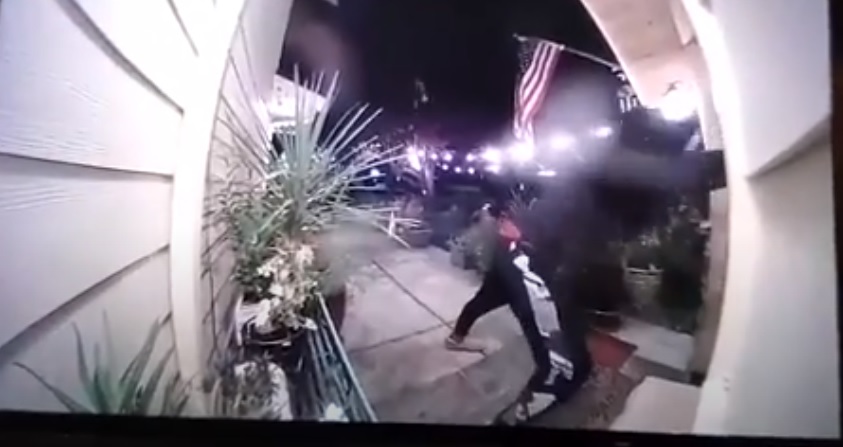 Jugador de la NFL Richard Sherman enfrenta cargos por tratar de entrar a la fuerza a casa de sus suegros