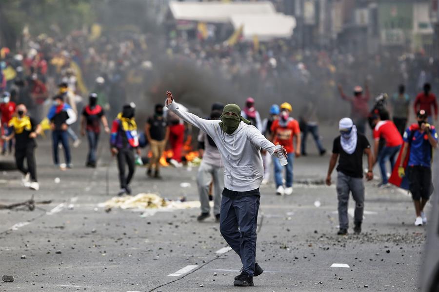 Al menos 22 detenidos y 21 policías heridos en protestas en Colombia