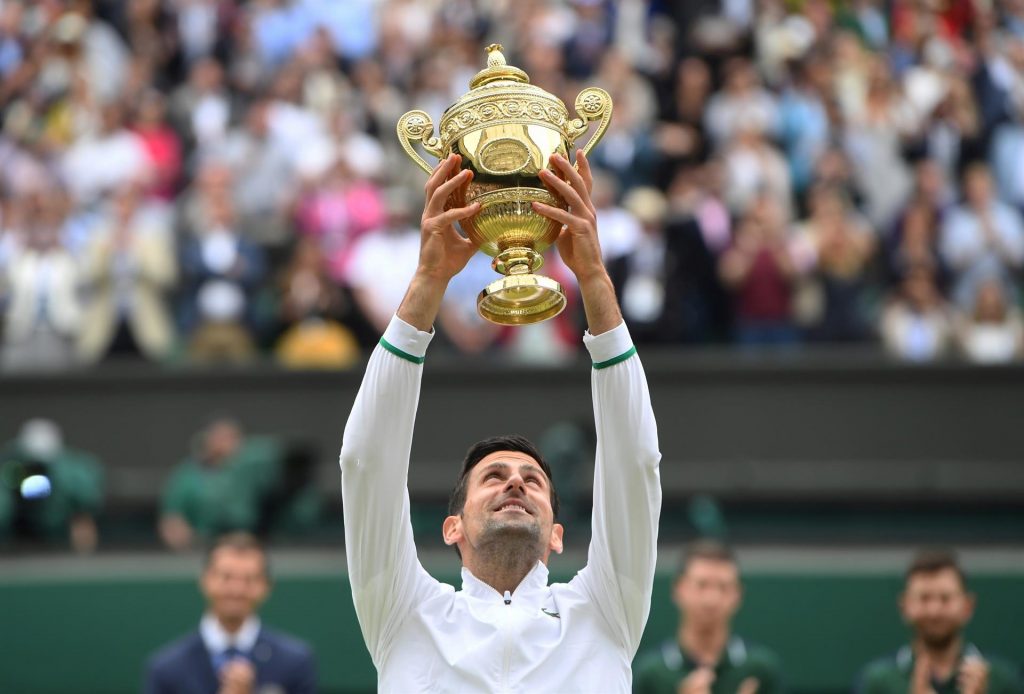 Djokovic alcanza su sexto Wimbledon e iguala los registros de Federer y Nadal
