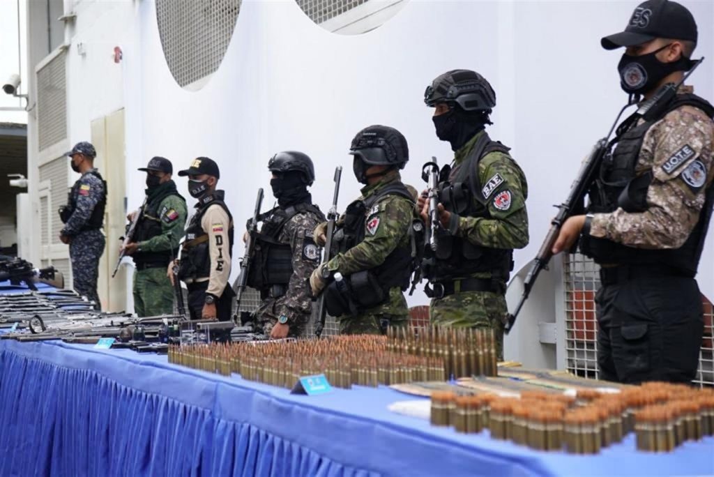 4 policías muertos y 22 delincuentes "neutralizados" durante enfrentamientos en Caracas, según régimen venezolano