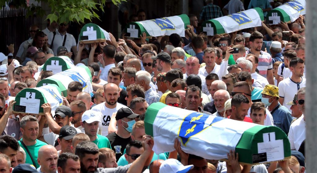 A 26 años del genocidio de Srebrenica enterraron a otras 19 víctimas