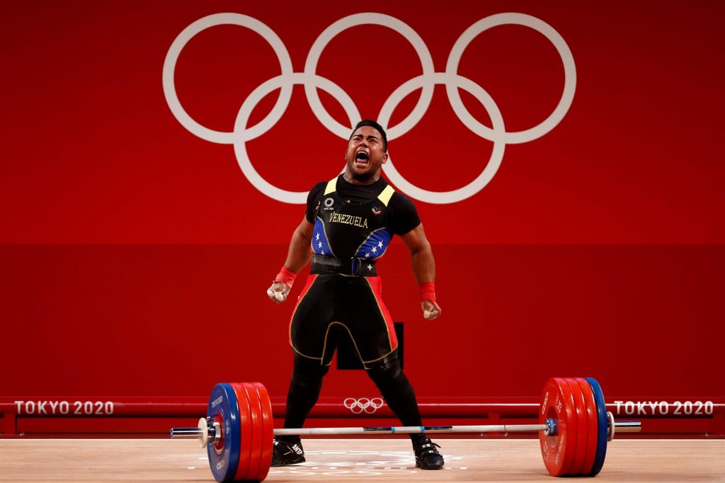 Keydomar Vallenilla logra la plata para Venezuela en su debut olímpico en halterofilia