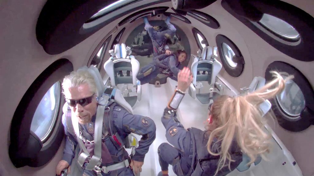 ¡Todo fue mágico! El millonario Richard Branson cumplió su sueño y llegó al espacio en su avión