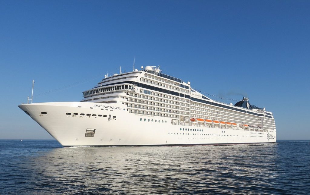 Tribunal frena suspensión en Florida de medidas anti covid-19 en cruceros