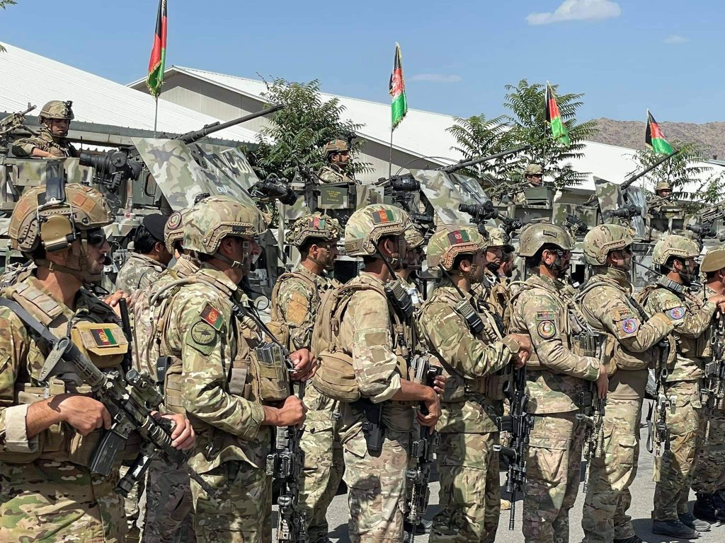Los talibanes invadieron la capital de Badghis en Afganistán