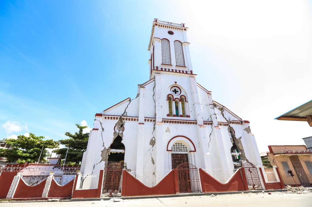 Suben a 304 los muertos por el terremoto en Haití