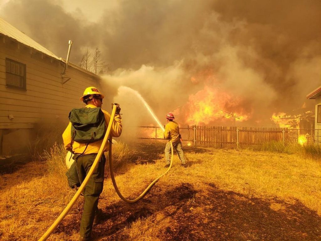Incendio Dixie es ya el tercero más grande en la historia de California