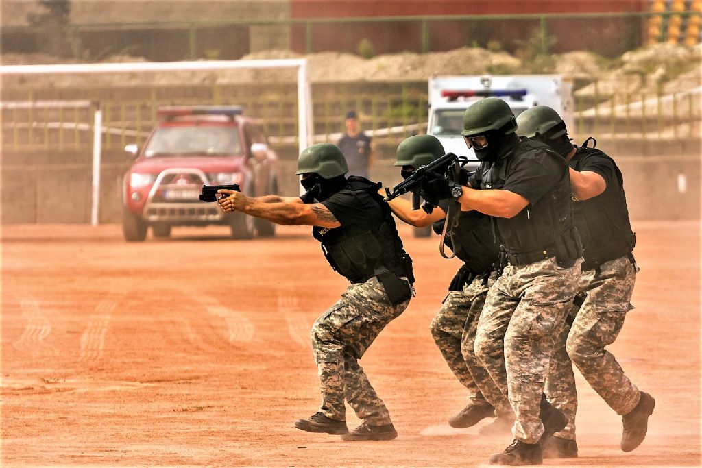 Sicarios a bordo de 30 vehículos se enfrentaron con policías mexicanos cerca de la frontera con EEUU
