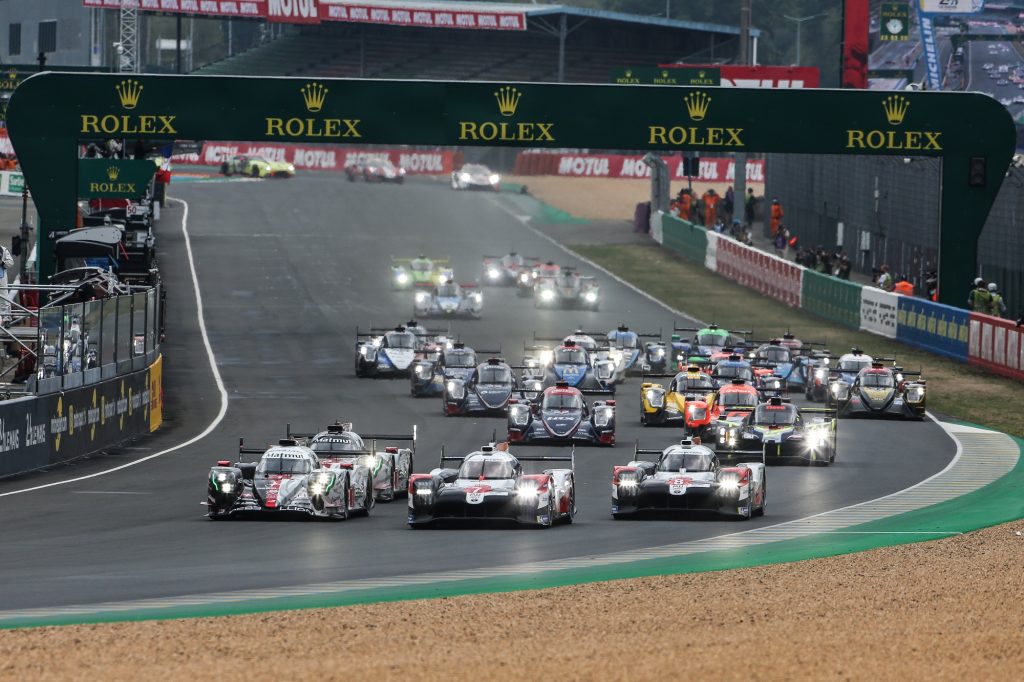 Alonso hace historia al conducir un auto de F1 como preámbulo a las 24 Horas de Le Mans