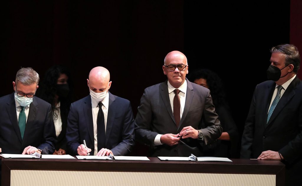 España valora el diálogo para convocar "elecciones creibles" de Venezuela