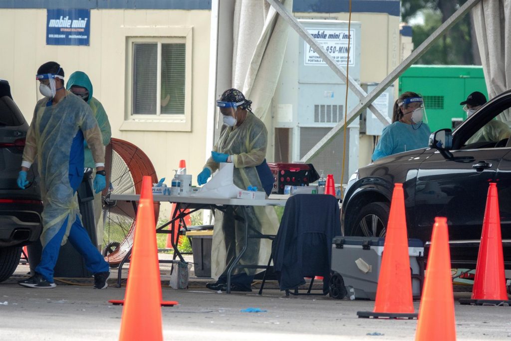 Florida rompe su récord de hospitalizaciones por la COVID-19
