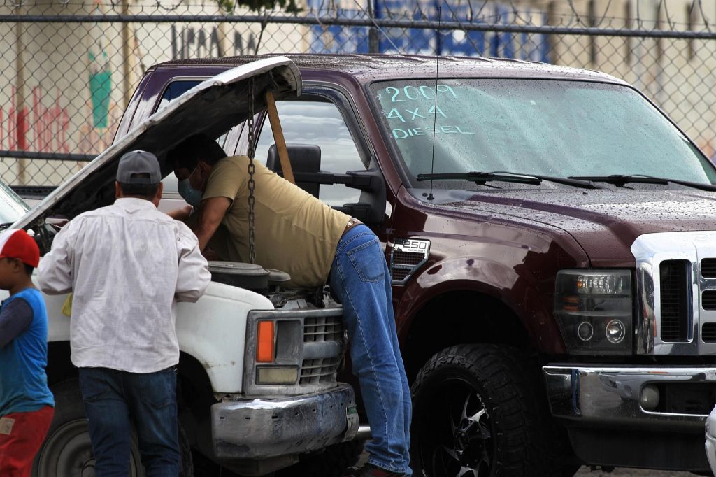 La polémica de los "autos chocolate" de EEUU se reaviva en México