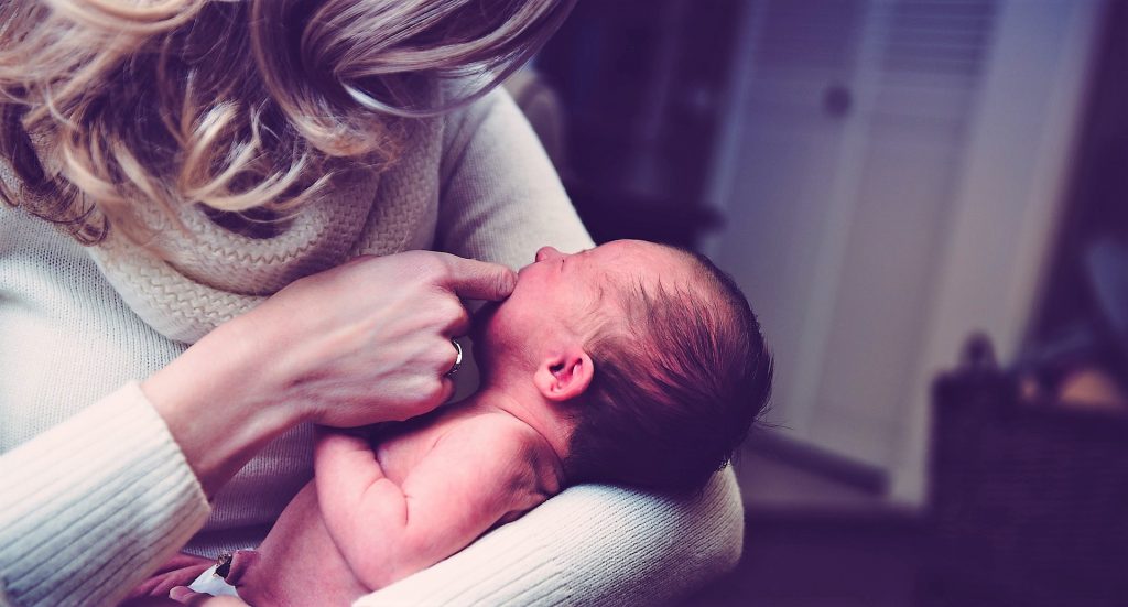 La voz materna reduce los signos de dolor en los bebés prematuros