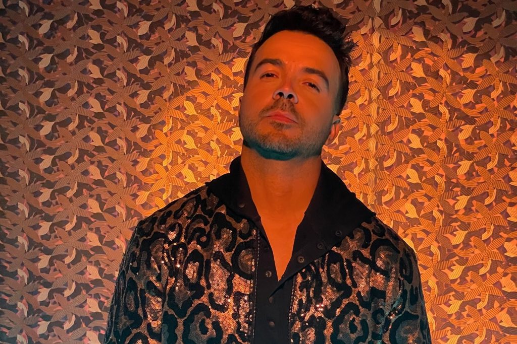 Luis Fonsi iniciará una gira internacional el próximo febrero