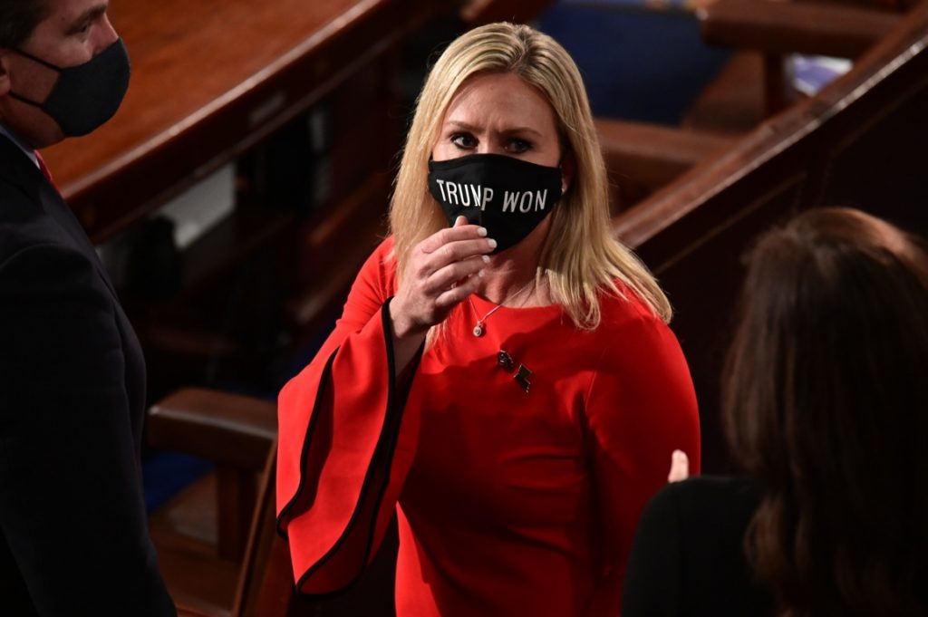 Conoce la "calurosa bienvenida" que Marjorie Taylor Green propone para los amigos de Biden