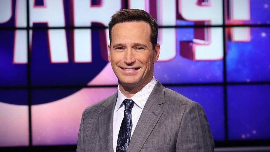 Anuncian dos nuevos presentadores para Jeopardy!